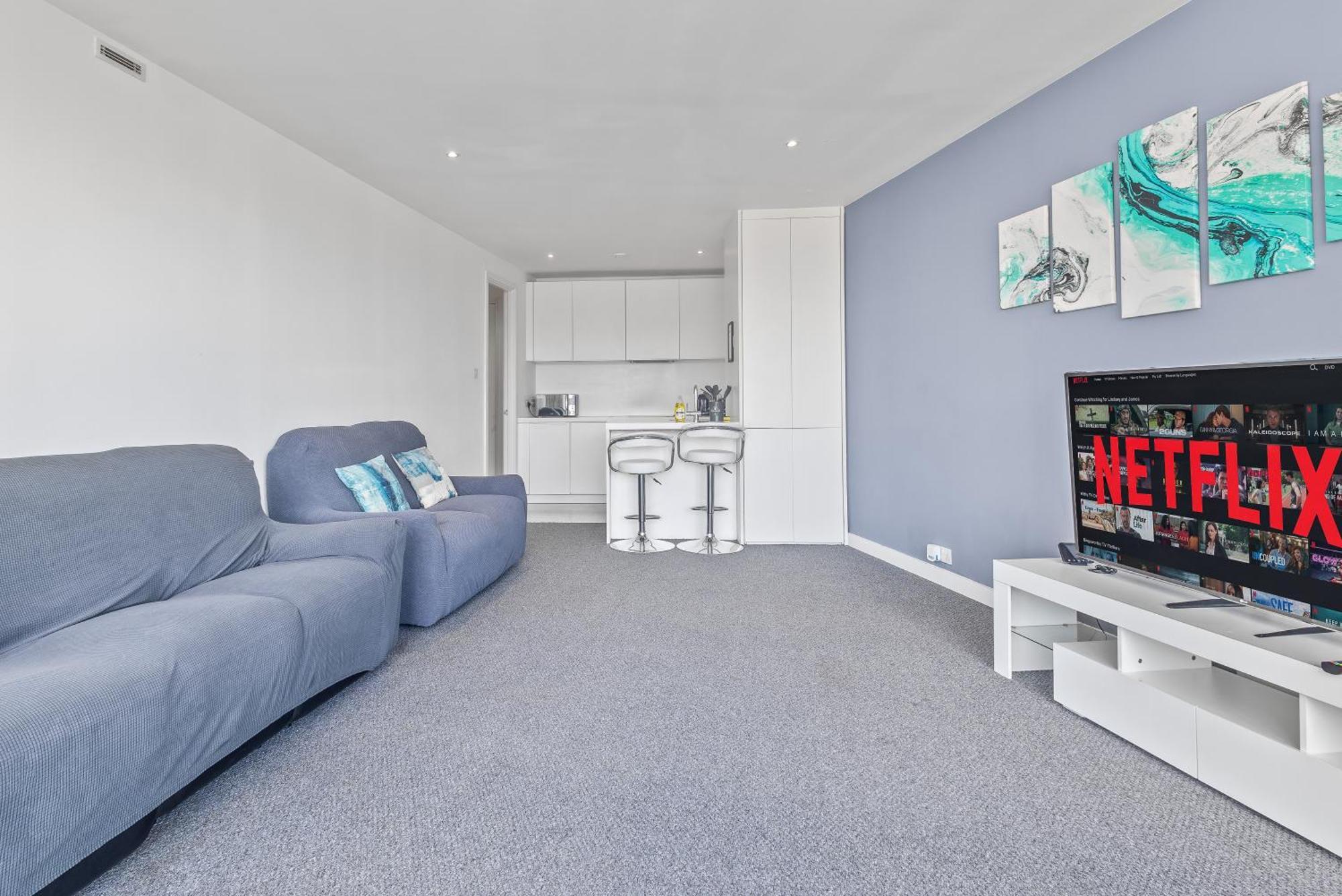 Centre, One Bedroom Apartment! Апартаменты